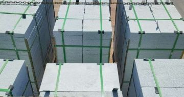 南充 芝麻白花岗岩5公分地铺石 花岗岩厂家工厂装车日常