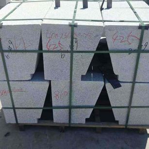 南充 芝麻白异形坐凳，石凳