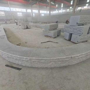 南充 芝麻白异形坐凳，自然面光面弧形加工