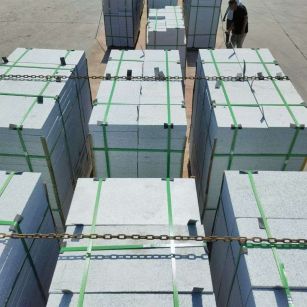 南充 芝麻白花岗岩5公分地铺石 花岗岩厂家工厂装车日常