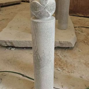 南充 芝麻白花岗岩石材挡车石柱、停车柱、圆柱挡车柱、方柱挡车柱等