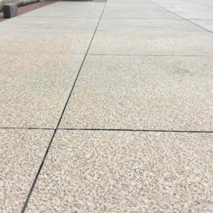 南充 黄金麻花岗岩石板材荔枝面地面铺装效果