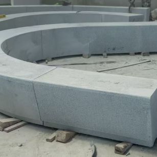 南充 芝麻白花岗岩光面弧形坐凳