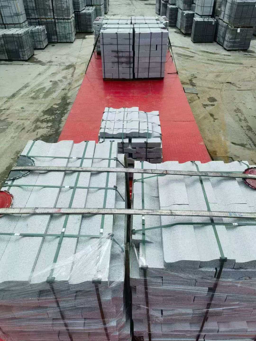 南充 芝麻白仿形加直形路沿石出货日常