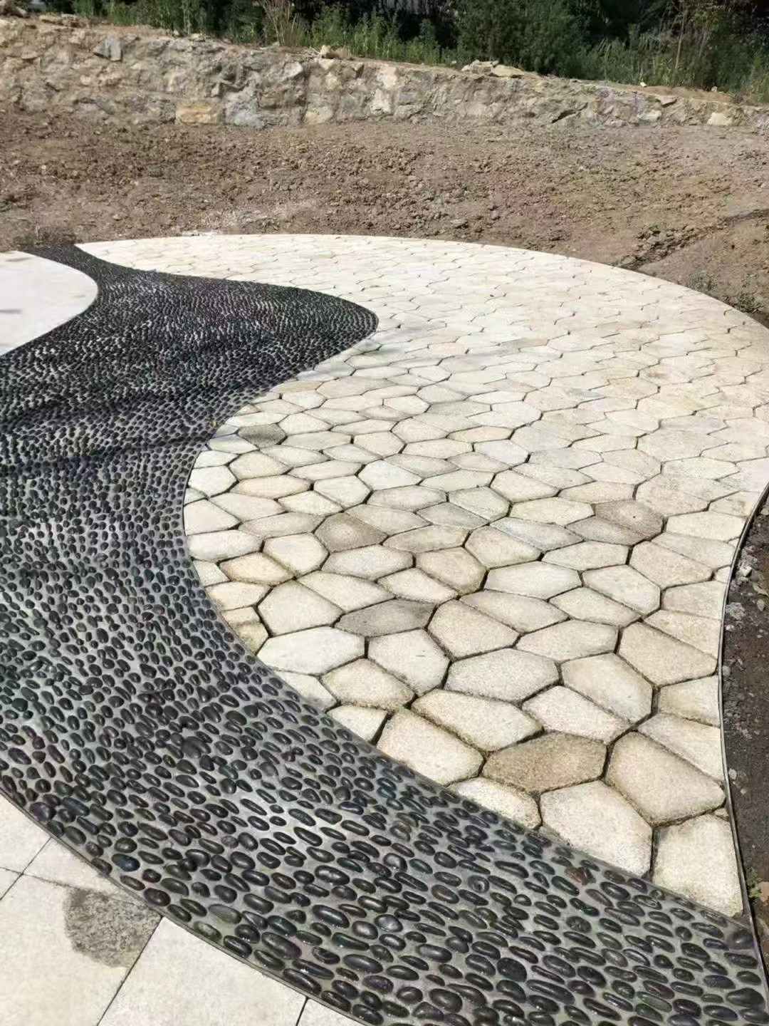 南充 黄金麻冰裂纹地铺石工地铺装案例