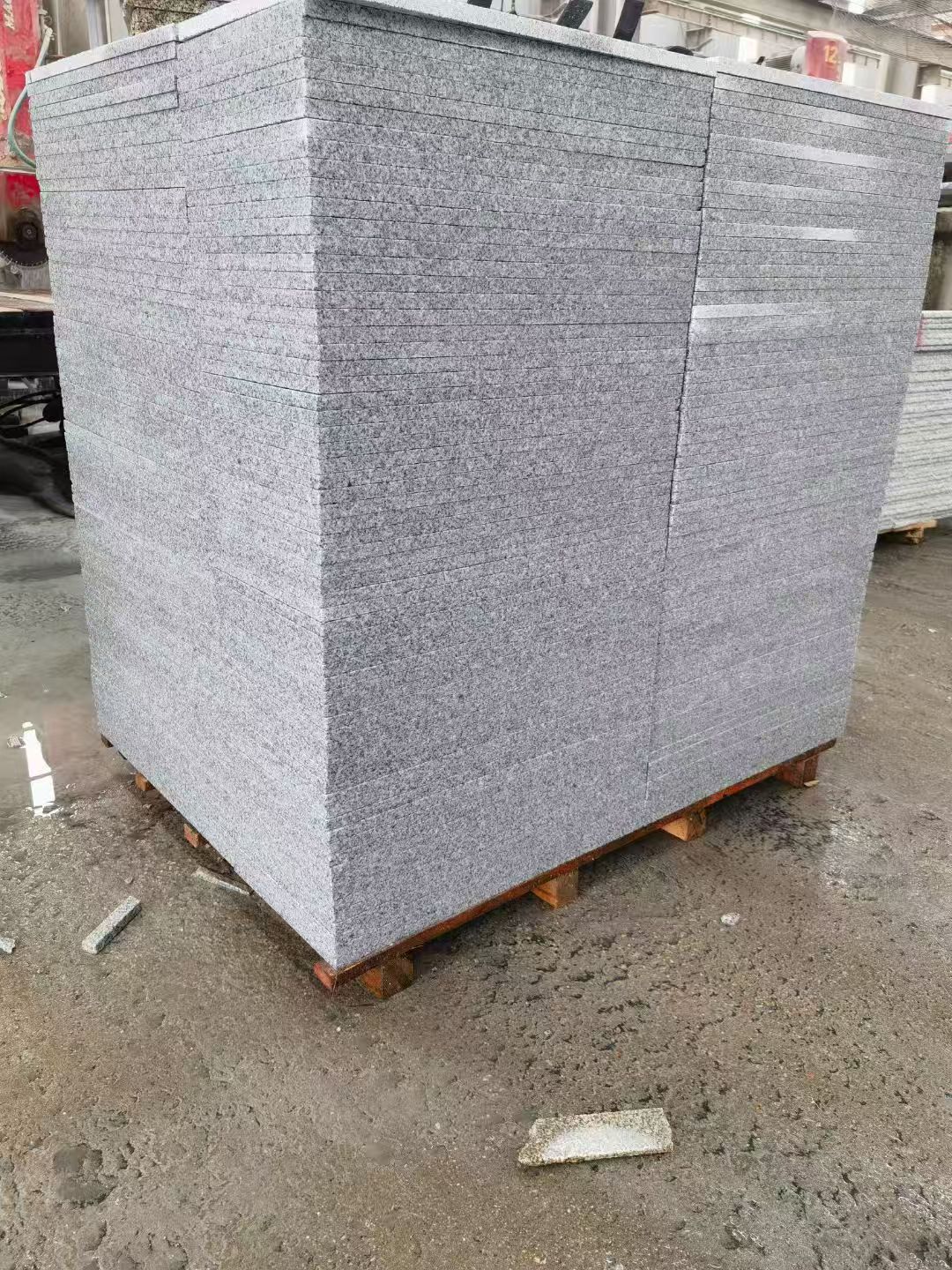 南充 芝麻白火烧面1.8厚300*600地铺石，尺寸标准，厚薄均匀