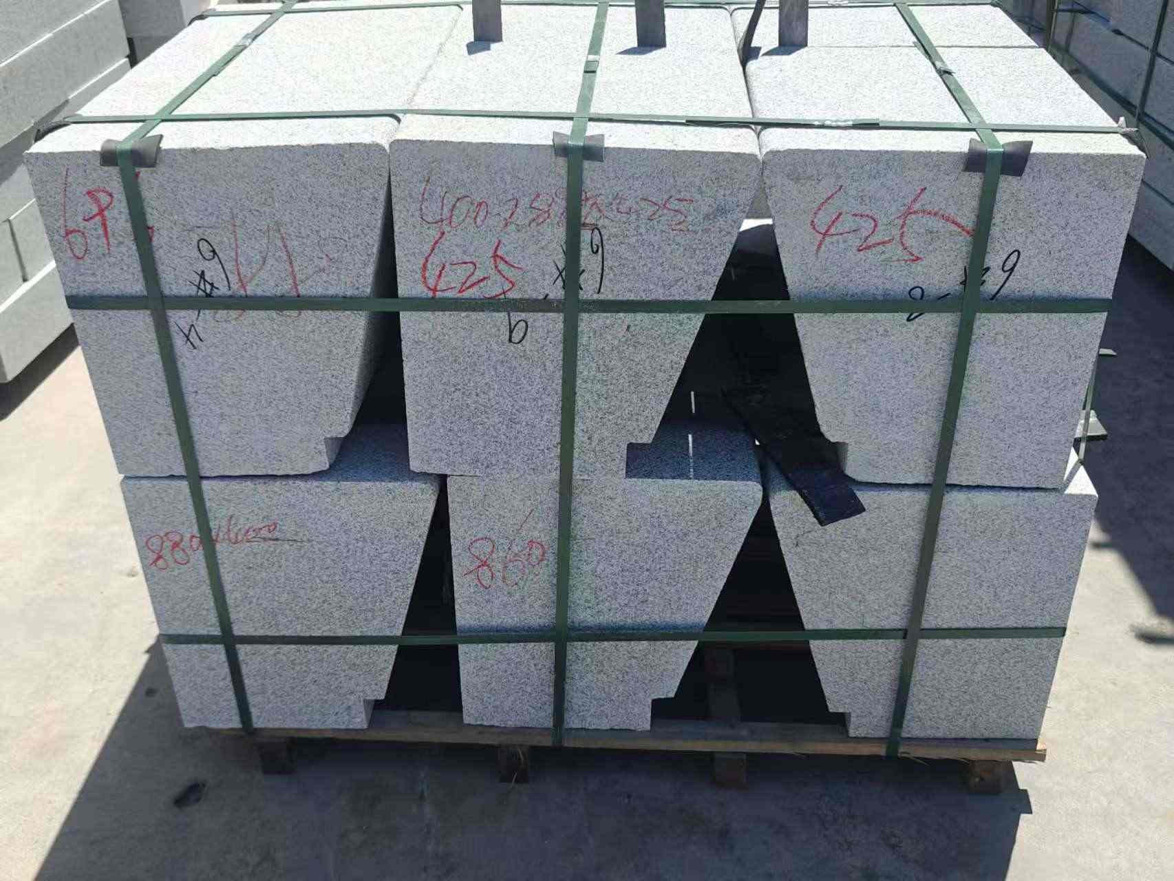 南充 芝麻白异形坐凳，石凳