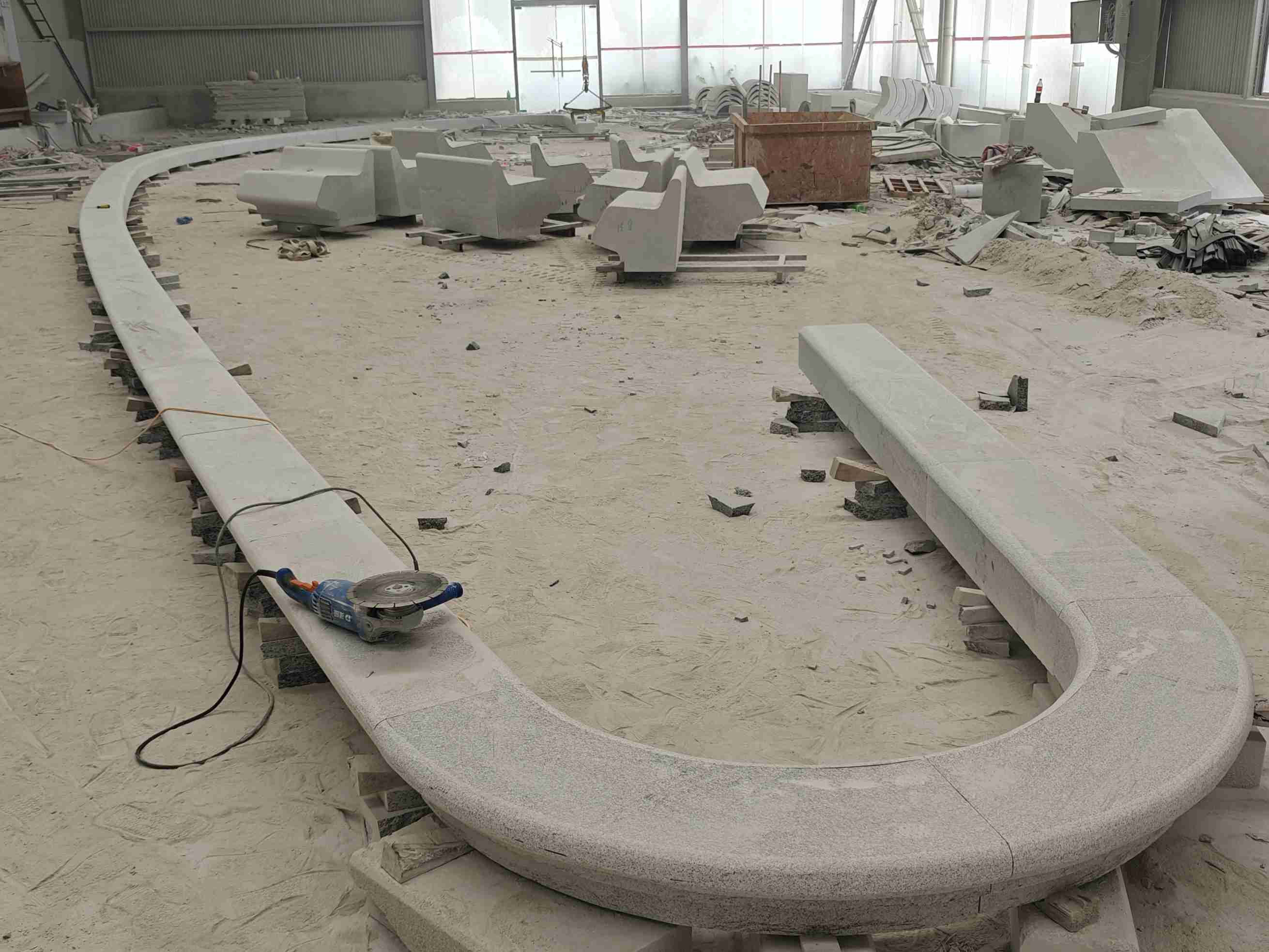 南充 芝麻白花岗岩弧形花坛石，坐凳石