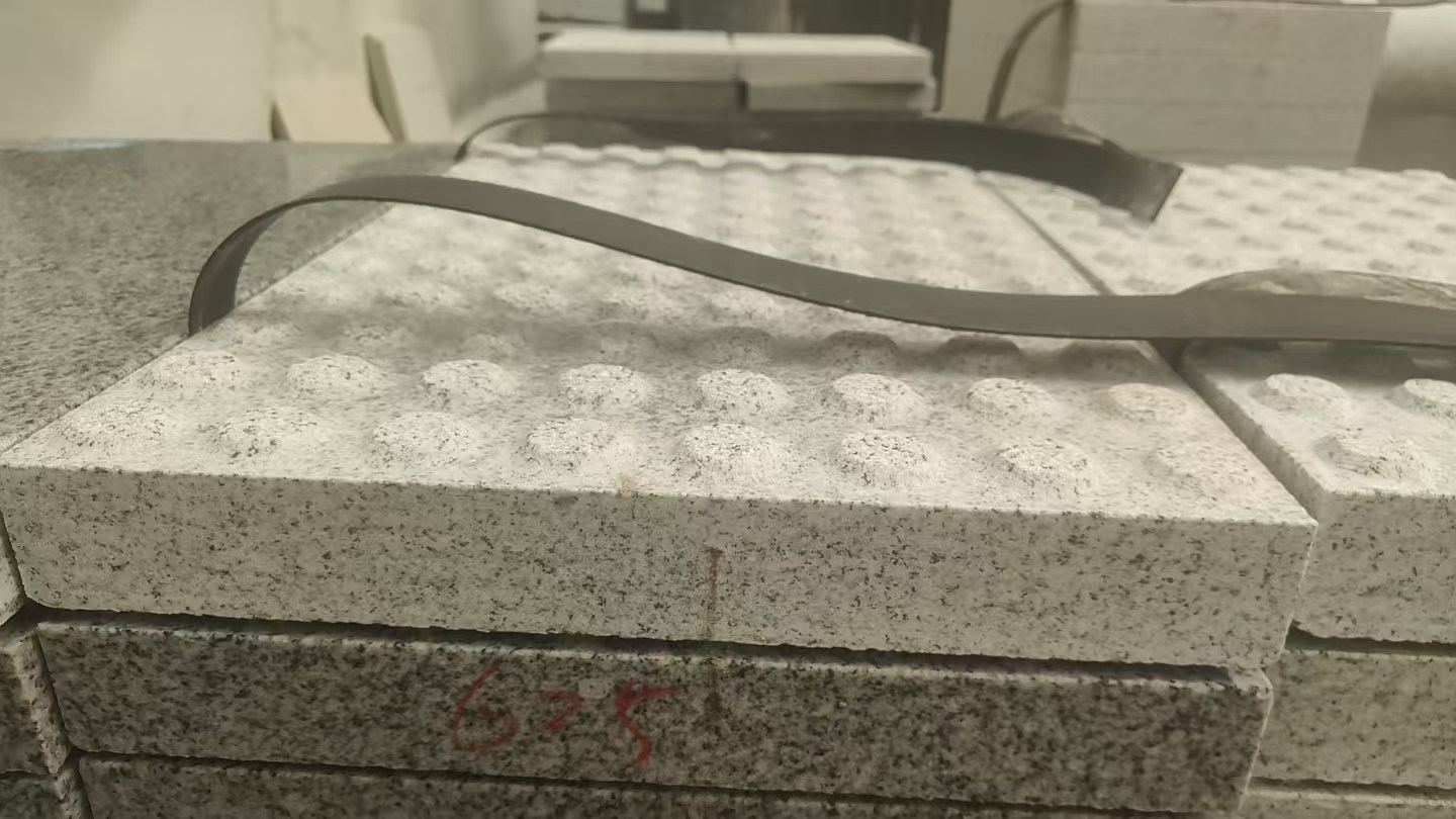 南充 芝麻白花岗岩6.0公分荔枝面五轴加工雕刻盲点