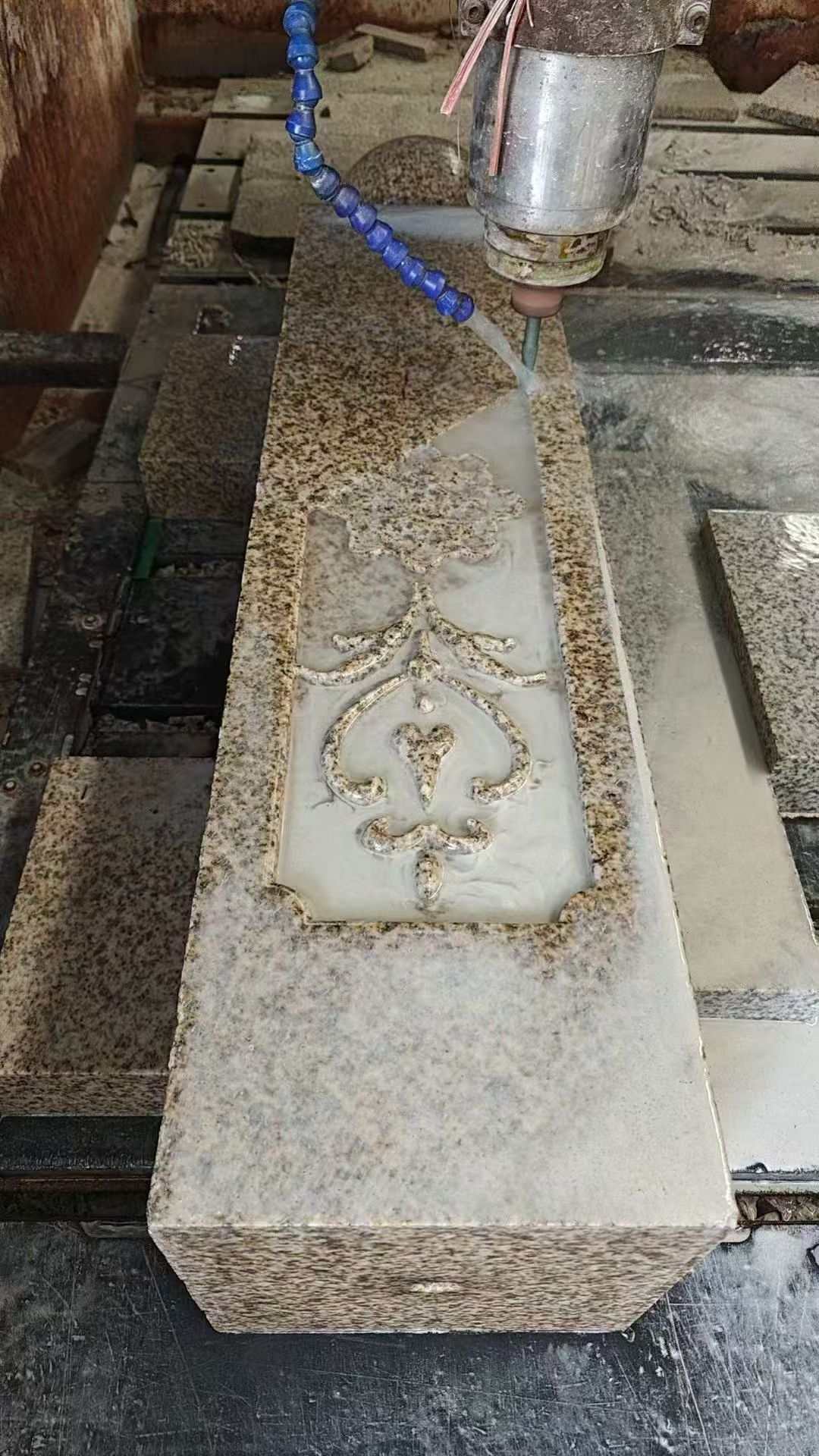 南充 黄金麻花岗岩异形加工雕刻栏杆大柱