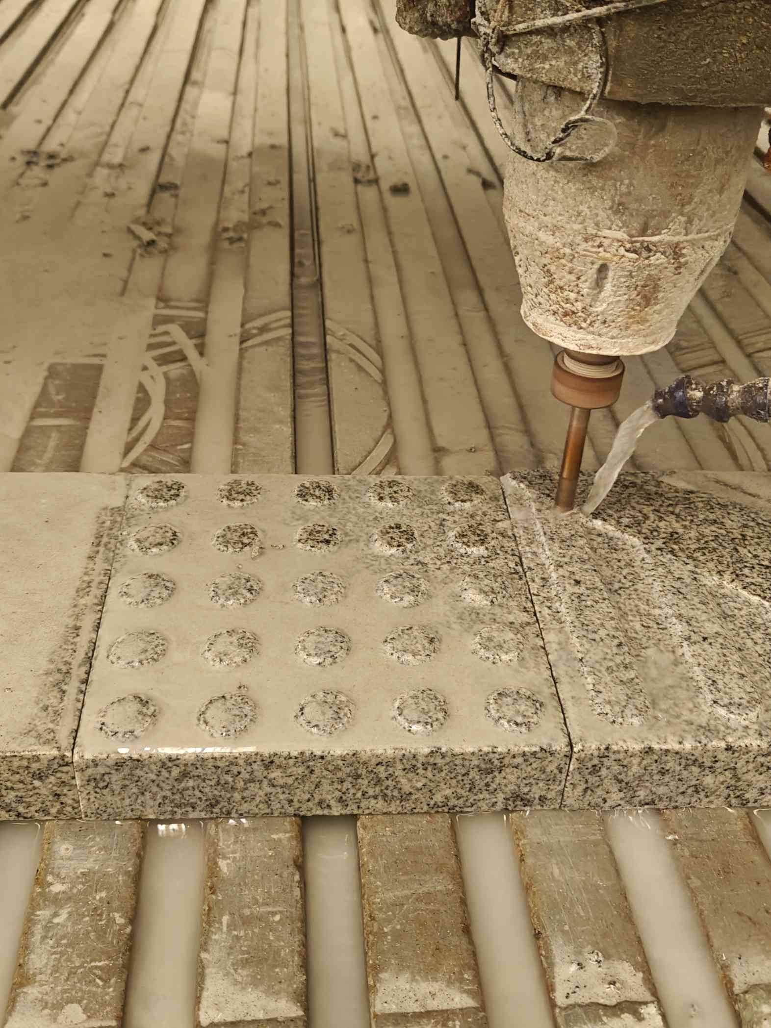 南充 芝麻白花岗岩石材盲人石、盲道石、盲点石