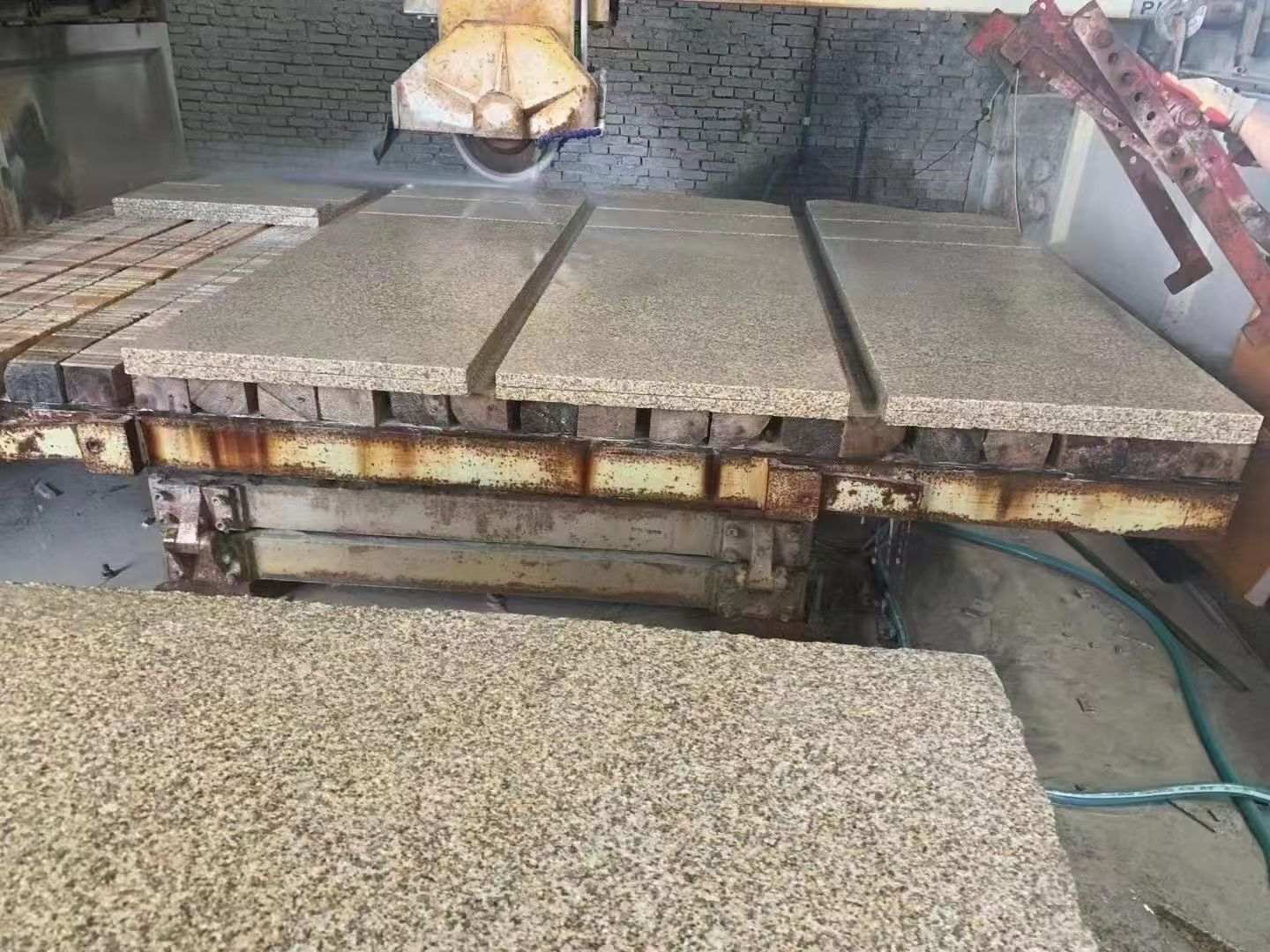 南充 黄金麻荔枝面成品板加工