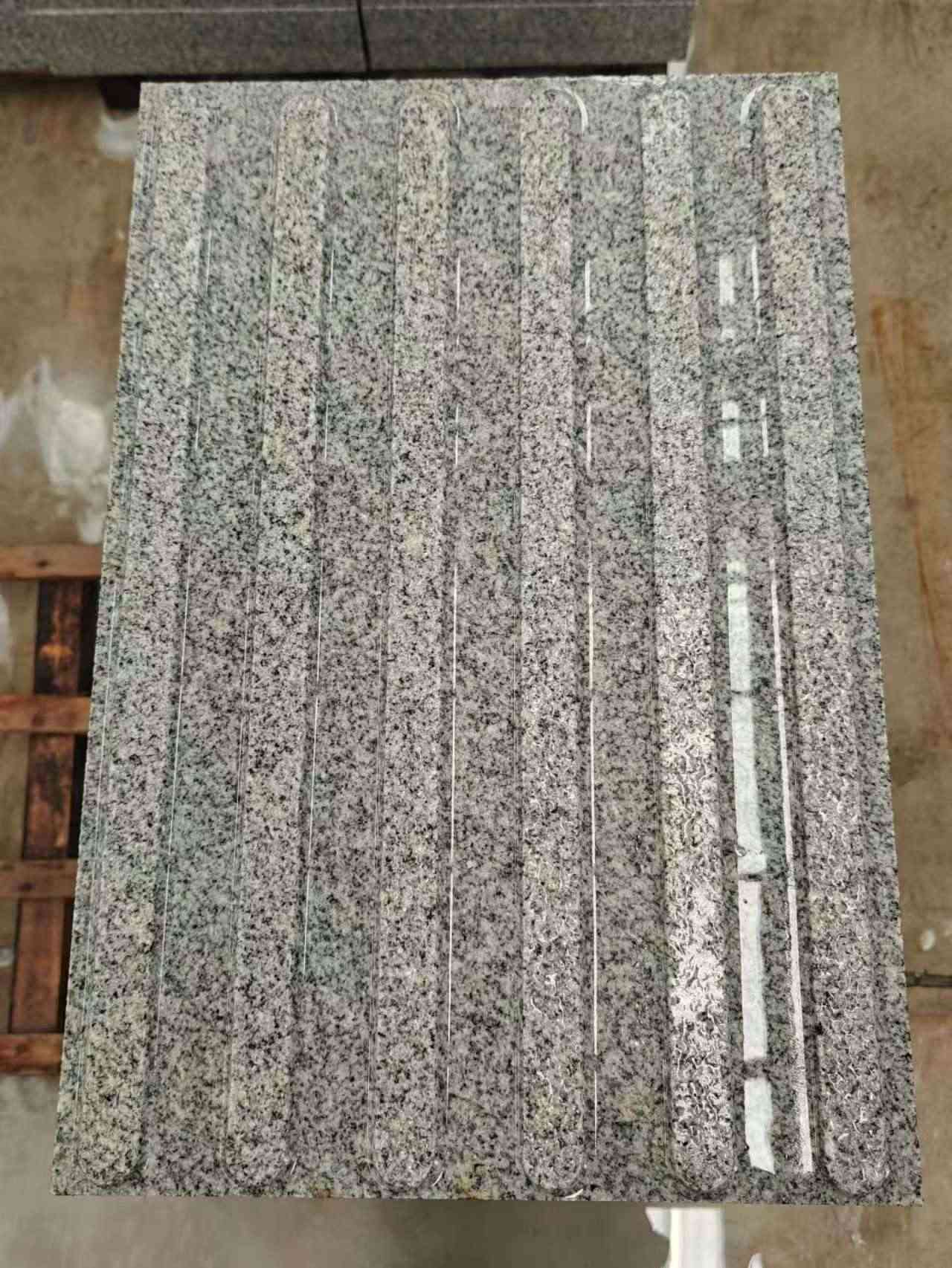 南充 芝麻白花岗岩荔枝面雕刻盲道，盲条