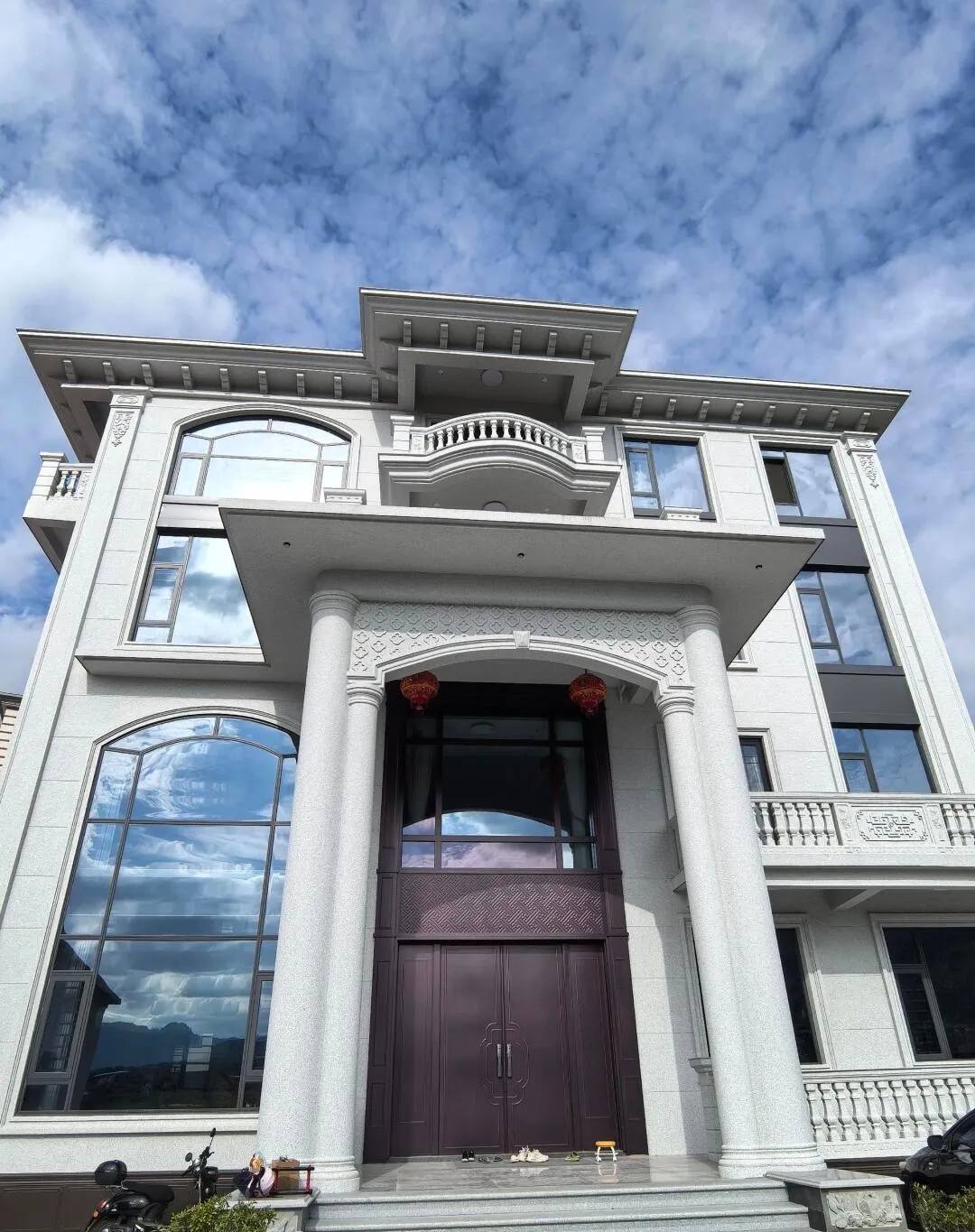 南充白麻别墅外墙干挂石材效果示例