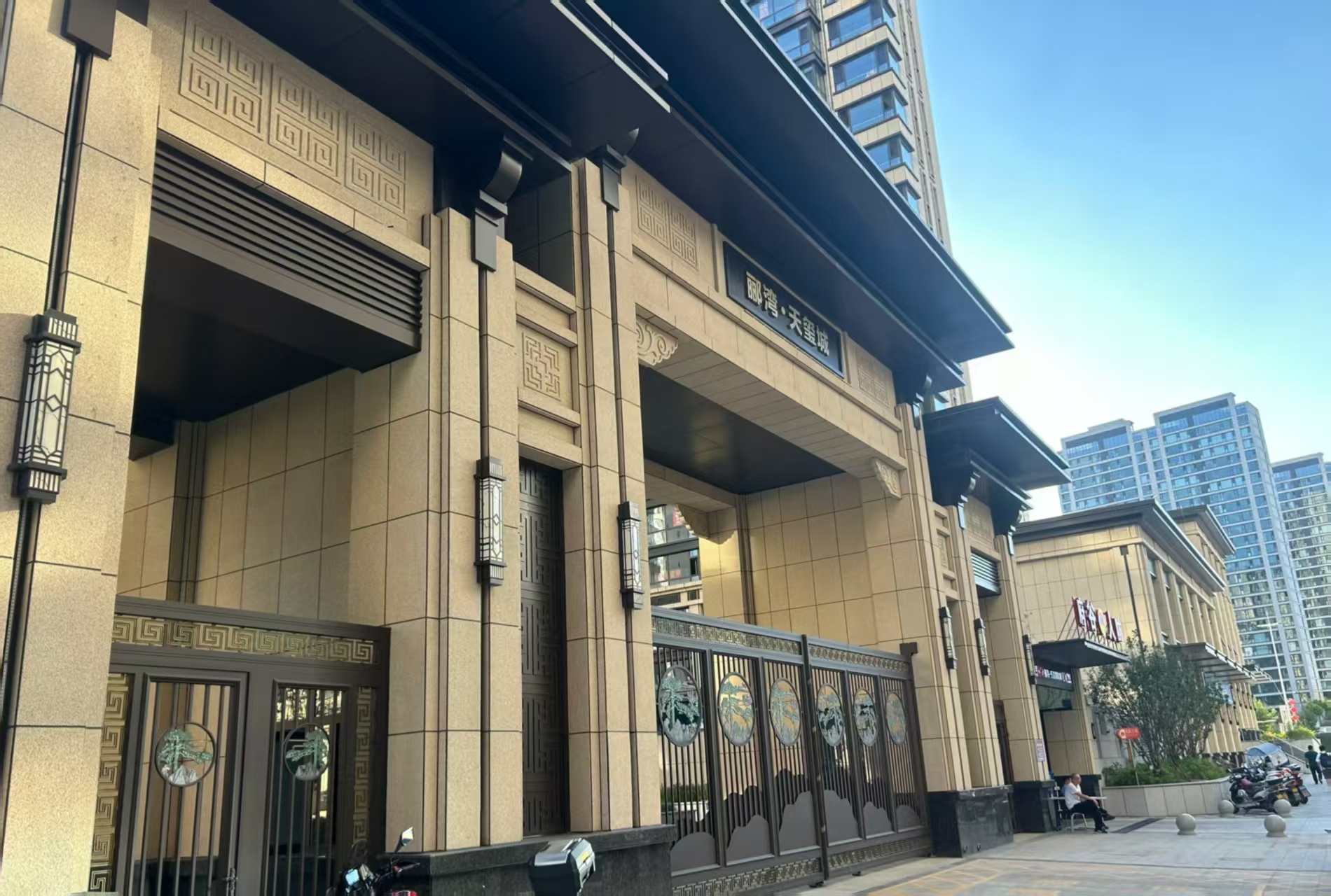 南充 黄金麻花岗岩荔枝面小区门楼外墙干挂