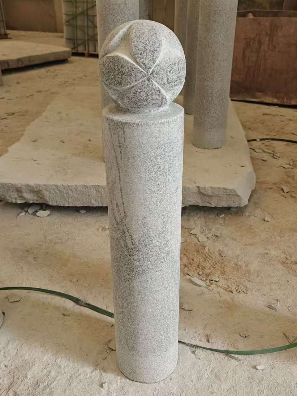 南充 芝麻白花岗岩石材挡车石柱、停车柱、圆柱挡车柱、方柱挡车柱等