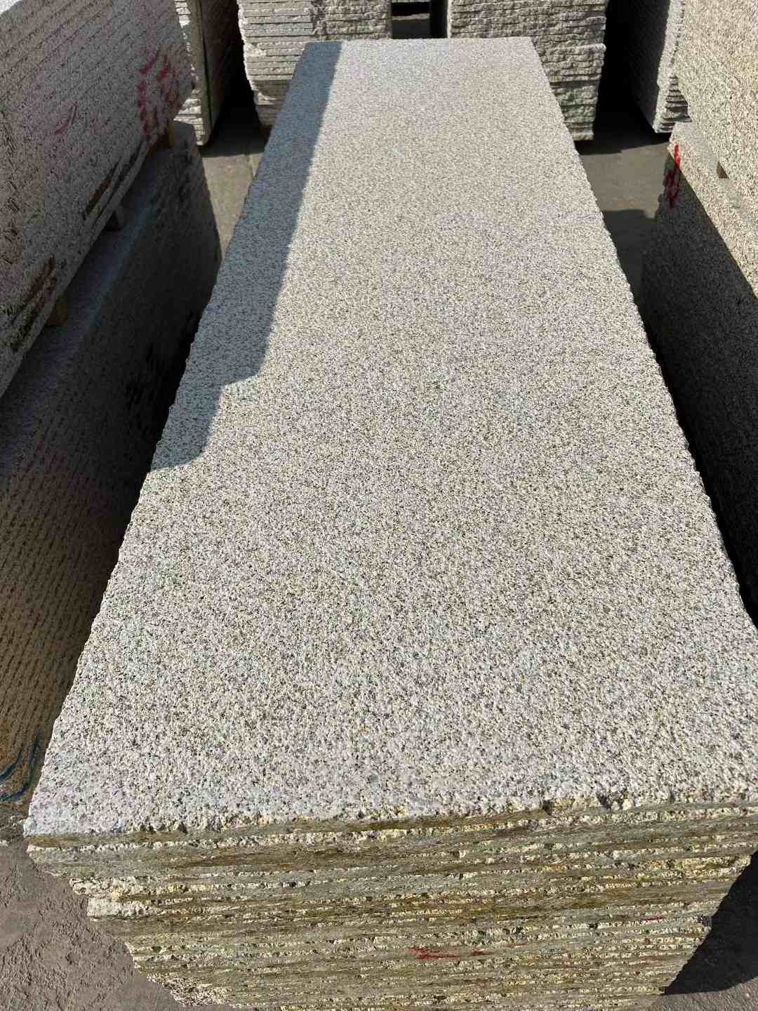 南充 黄金麻花岗岩荔枝面毛板，半成品