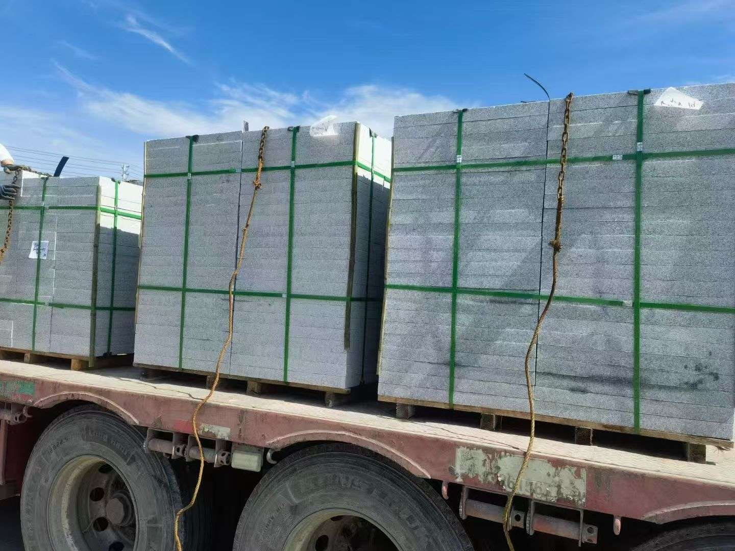 南充 芝麻白花岗岩地铺石装车日常