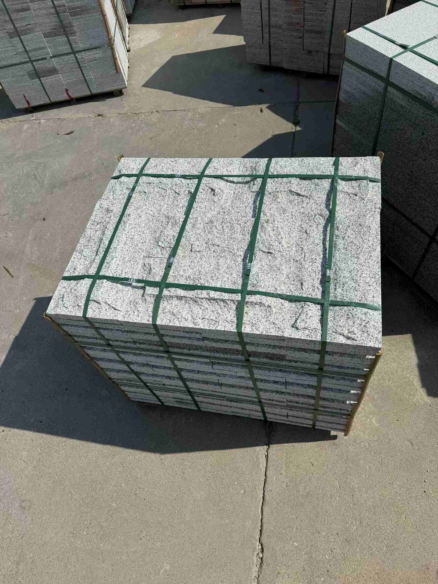 南充 白麻花岗岩石材自然面蘑菇石成品