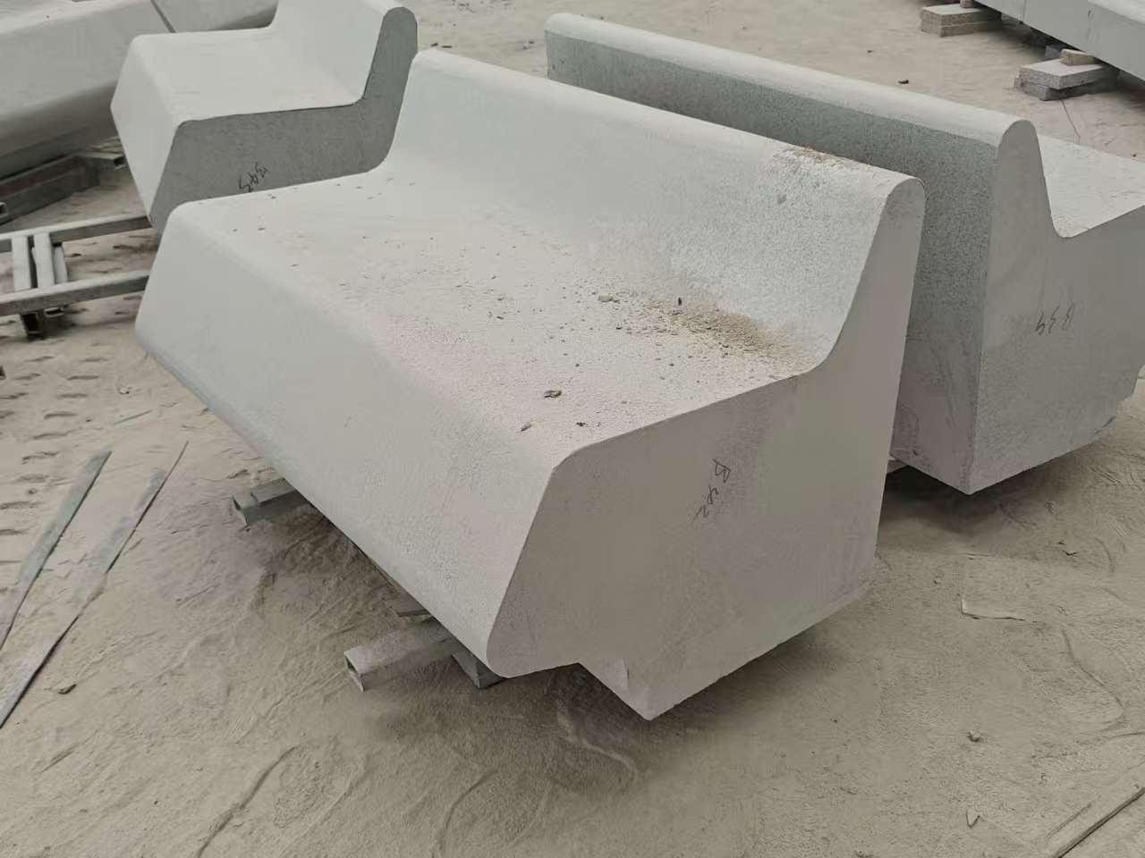 南充 芝麻白花岗岩异形坐凳，石凳