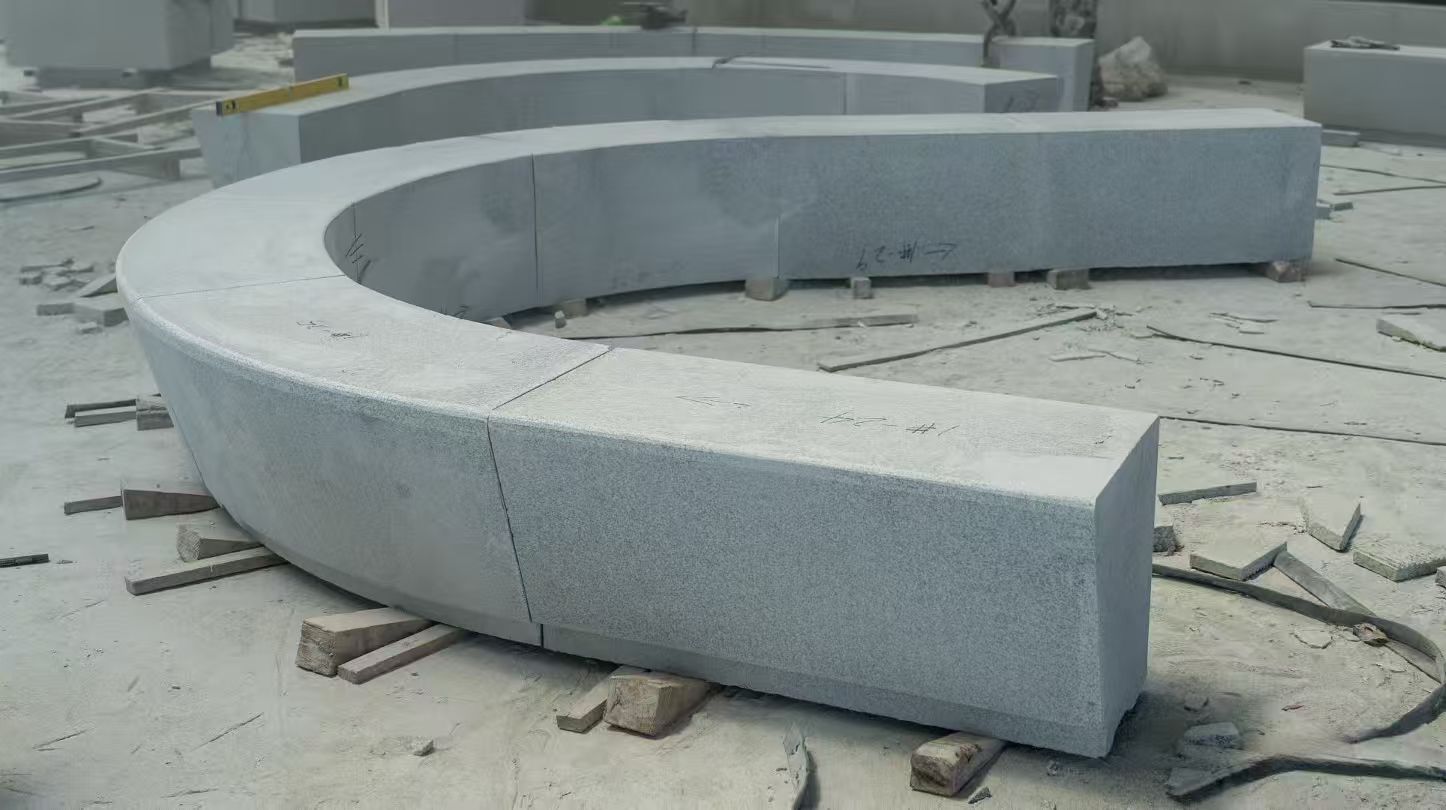 南充 芝麻白花岗岩光面弧形坐凳